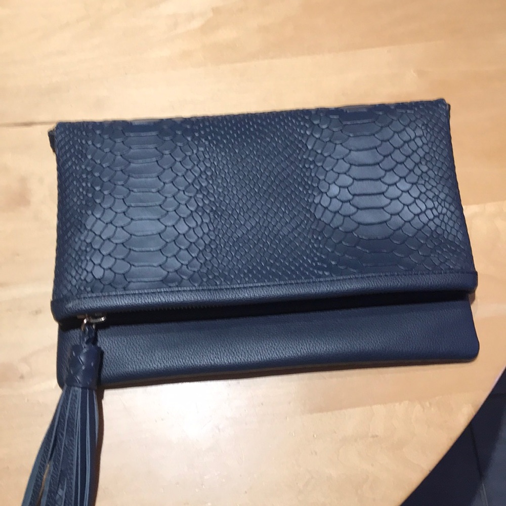 GiGi New York navy fold over clutch - New without tags - Picture 4 of 8